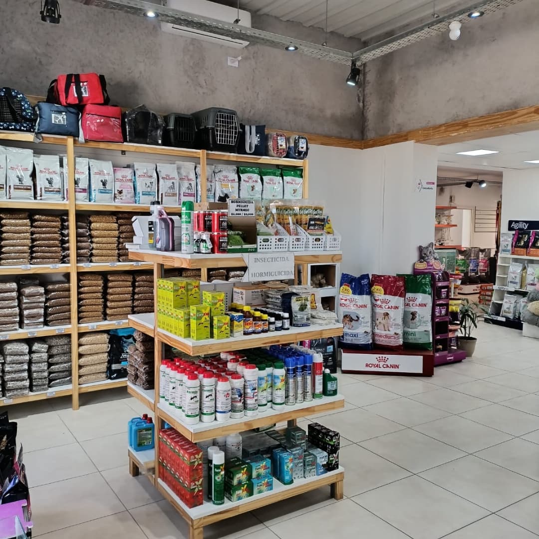 Productos de cuidado para mascotas en el Pet Shop de Veterinaria Mascotas